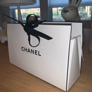 ♦️Chanel authentic bow tie gift box
